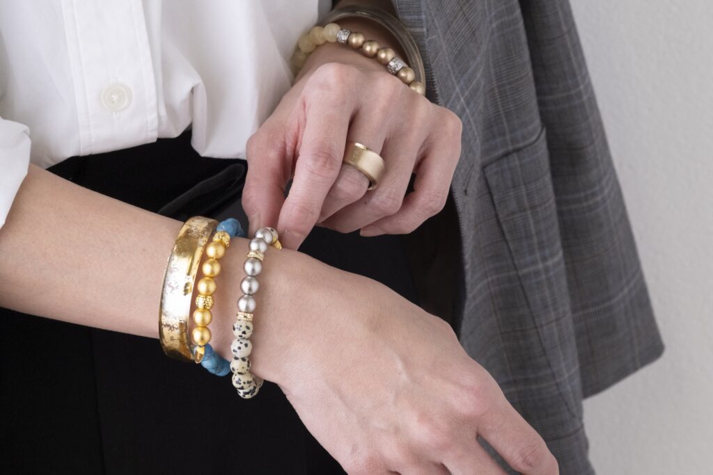 箔珠と天然石の織りなす美しさ「天然石ブレスレット」新発売｜店舗から  