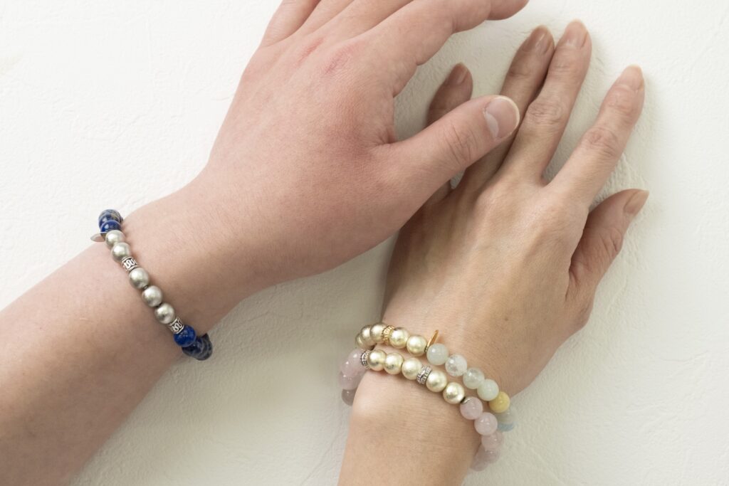 箔珠と天然石の織りなす美しさ「天然石ブレスレット」新発売｜店舗から  